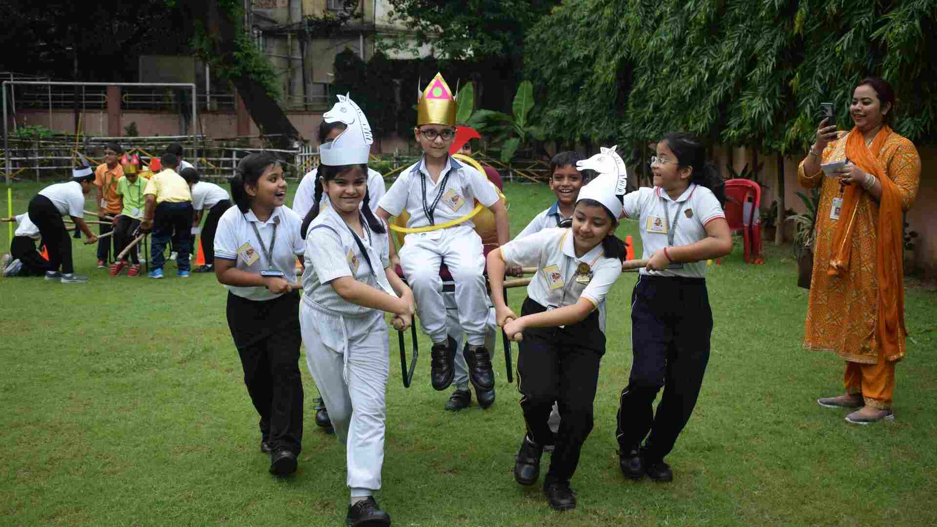 This year’s Indradhanush brought together some of the city’s top schools, including Akshar School, Birla High School, Mukundapur, Jyotirmoy Public School, Mahadevi Birla Shishu Vihar, Mahadevi Birla World Academy, MP Birla Foundation, Ruby Park Public School, South Point School, Sri Sri Academy, St Xavier’s Collegiate School, Sushila Birla Girls’ School, The BSS School and The Calcutta Emmanuel School, along with the host school, Lakshmipat Singhania Academy.