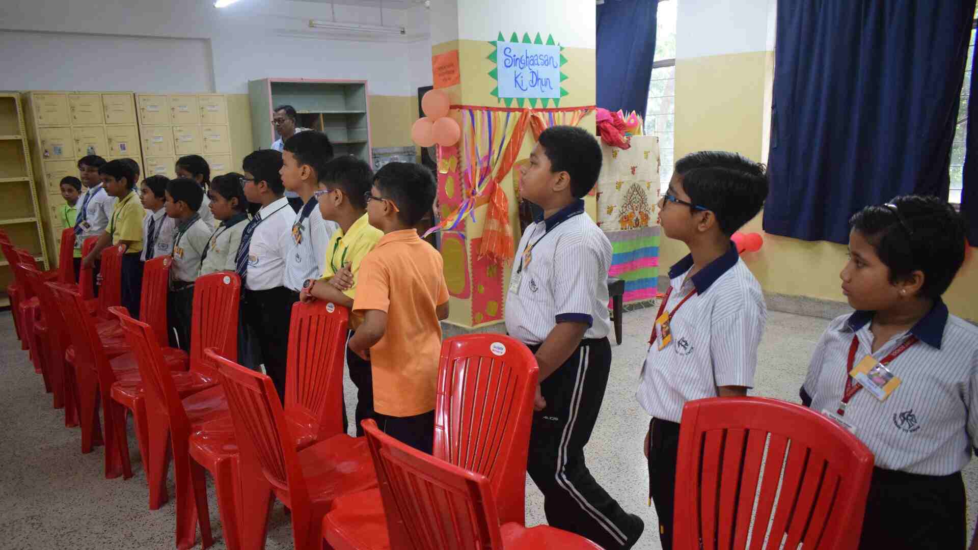 The day was packed with engaging challenges. In ‘Maharana Ki Sawari’, students built chariots, recreating the strategic designs used in historical times. In ‘Navratano Ki Shaan’, they took on the roles of royal advisors, resolving conflicts just as ancient kings once did. The ‘Shakti Ki Garjana’ segment allowed participants to explore how they would wield power as modern rulers with imagined superpowers. ‘Gupton Ke Raaz’ tested their cryptography skills, much like the secretive communication methods of yesteryear.  Students also got hands-on with history through artistic challenges like ‘Sone Ki Khhaan’, where they created replicas of ancient gold coins, learning about historic currencies. Meanwhile, ‘Singhaasan Ki Dhun’, a modern twist on musical chairs, and ‘Yuddh ki Jhankar’, a simulated battlefield, provided intense competitions that brought history to life. Each activity blended physical tasks with creativity and historical learning, ensuring that participants were constantly engaged.