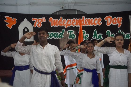 The 78th celebration of Independence Day at Julien Day School, Kalyani on 15th August was marked by enthusiastic participation from students and teachers, making it a memorable and patriotic occasion. The celebration commenced at 9:30 AM, with the flag hoisting ceremony. The national flag was unfurled by our Chief Guest Mrs. SrabaniKundu and Mr. Garfield Dsouza; Principal, Julien Day School, Kalyani, Mr Richard Green; Teacher In Charge; Miss PhilomenaRozario; Junior Coordinator, the other dignitaries and parents were present.