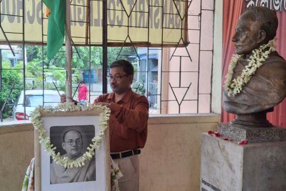 The Independence Day celebration at Sanskrit Collegiate School, Kolkata, was a vibrant and patriotic event, honouring the spirit of freedom. The program began with the hoisting of the national flag, followed by the singing of the national anthem