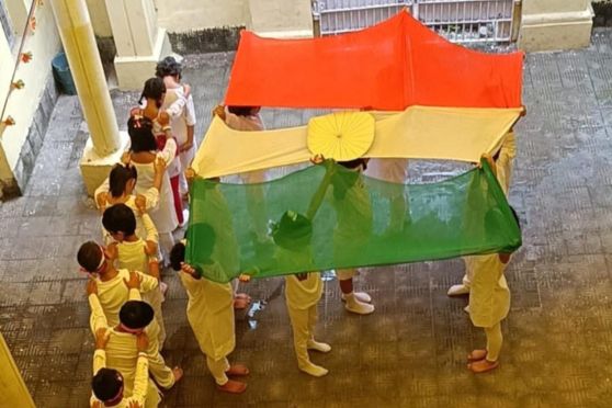 Our little heroes from the Junior Section started off the day, dancing and singing to the tunes of vibrant patriotic songs including Sare Jahan se achha and Lehra do.    The Middle school depicted India's journey to freedom by honouring and remembering the immense sacrifices of our martyrs through songs related to freedom struggle and dance performances