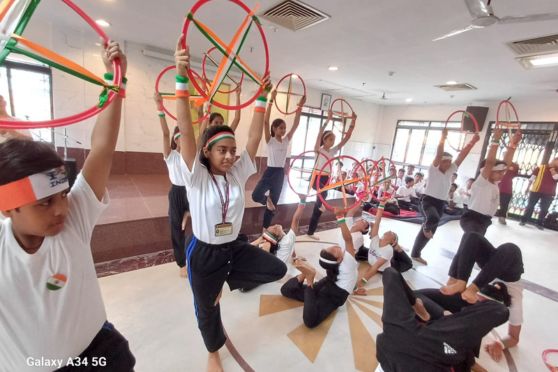 The day began with the hoisting of the national flag by respected Principal, Ananya Dutta, which was followed by the national anthem. The patriotic displays of the students of classes 5-10 , through yoga, drill, dance and songs enthralled the audience