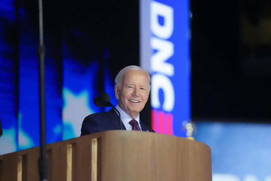 Joe Biden Democrats honor Joe Biden while pivoting to Kamala Harris