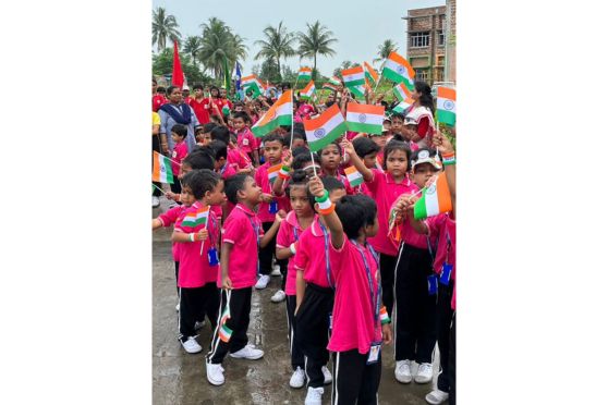 Apeejay School, Haldia, celebrated Independence Day with great enthusiasm and patriotism. The event began with the hoisting of the national flag, followed by the singing of the national anthem. Students presented a vibrant cultural program, including patriotic songs, dances, and skits that highlighted India’s freedom struggle.