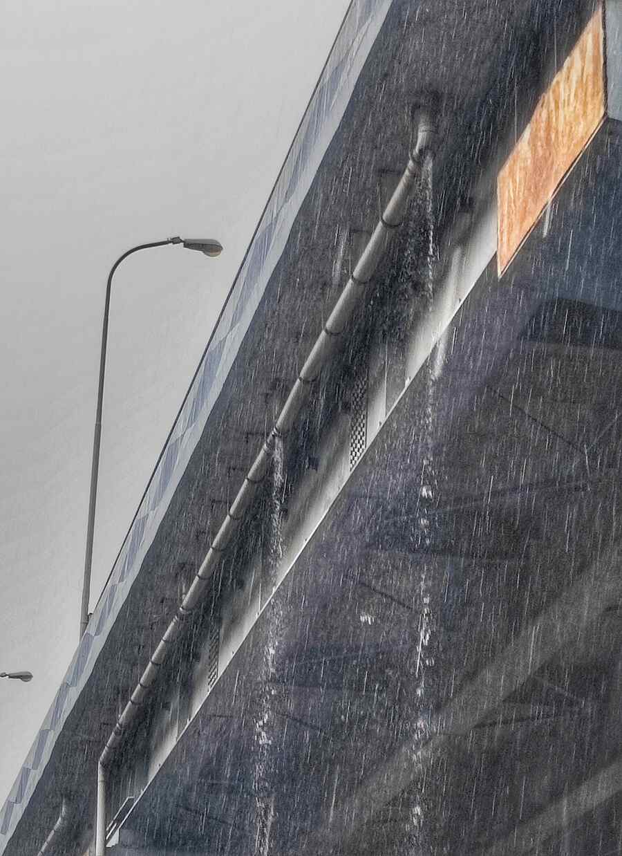 A burst water drainage pipeline on the VIP Road flyover has been flowing out the water on the road underneath 