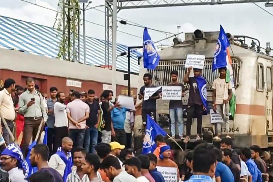 SC/ST activists and supporters stop the Sampark Kranti train in support of the Bharat Bandh call over the recent Supreme Court ruling on SC/ST reservations, in Darbhanga, Thursday, Aug. 21, 2024.