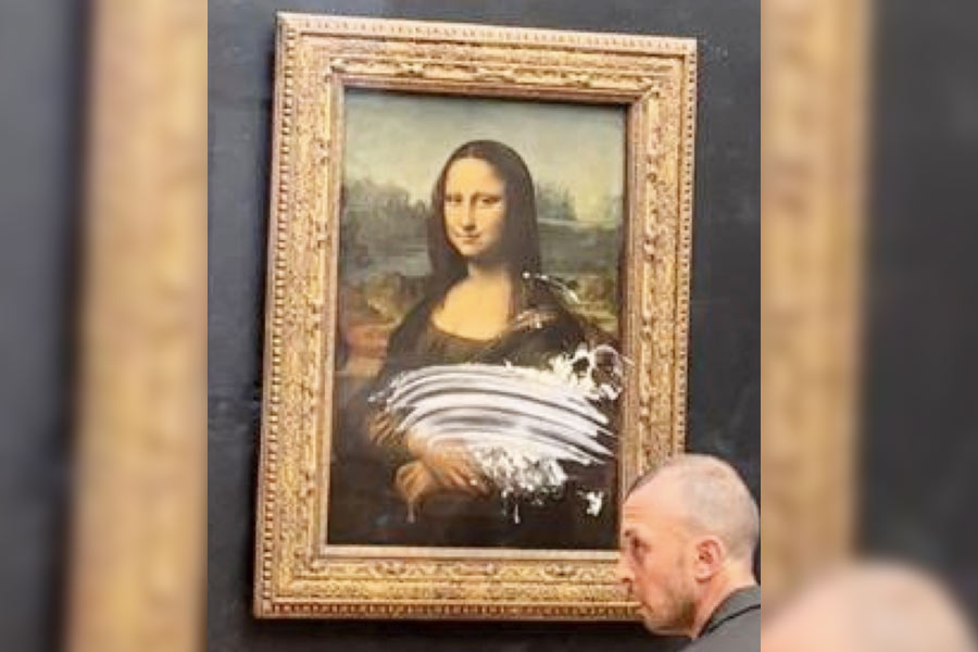 A man disguised as an old woman in a wheelchair attacked Mona Lisa with a cake at the Louvre