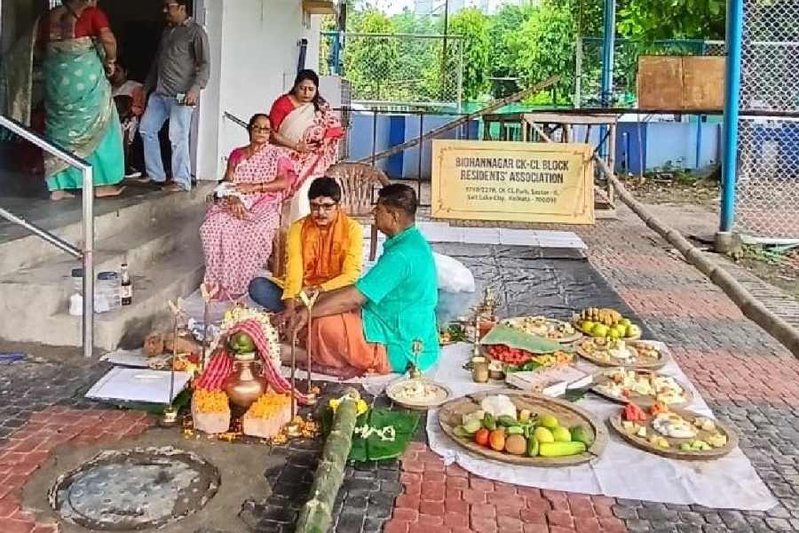 Puja at CK-CL Park before the khuti is installed