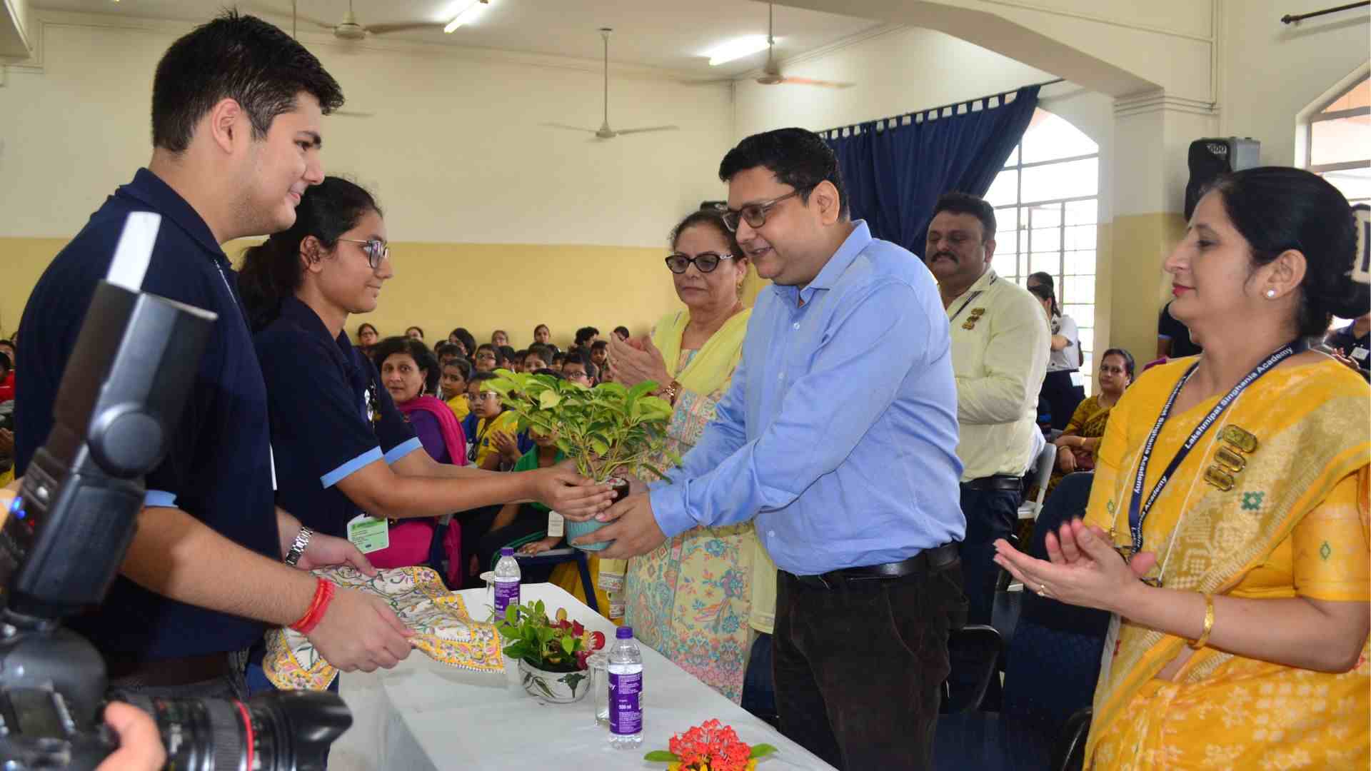 The chief guest, Dr Sayan Bhattacharya, offered words of wisdom, emphasising that "The roots of all goodness lie with achieving less with humble minds." Jaya Misra further added, “This year’s theme, 'Synthesizing AI' was chosen to sensitise the students, on both the pros and cons.”