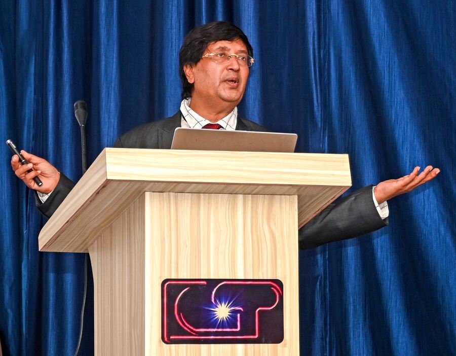 Sandip K Chakrabarti gave an interesting talk on the ‘Sustainability of Space Programmes’ that went on for a little under an hour. In a survey by Stanford University, Chakrabarti was recognised as the top most Indian astrophysicist. Chakrabarti’s knowledge and thoughts on things related to space physics was enthralling to hear. One of the most interesting things he touched upon was how the earth’s climate has been on a rapid decline since the start of the industrial revolution. Chakrabarti said: ‘When we look towards settlement in space, do we consider just human settlement or do we take into consideration our pets and other animals. Using space as a tool to exploit money is not right and rather than having extensive space programmes, we should rather look to make our own planet more inhabitable’