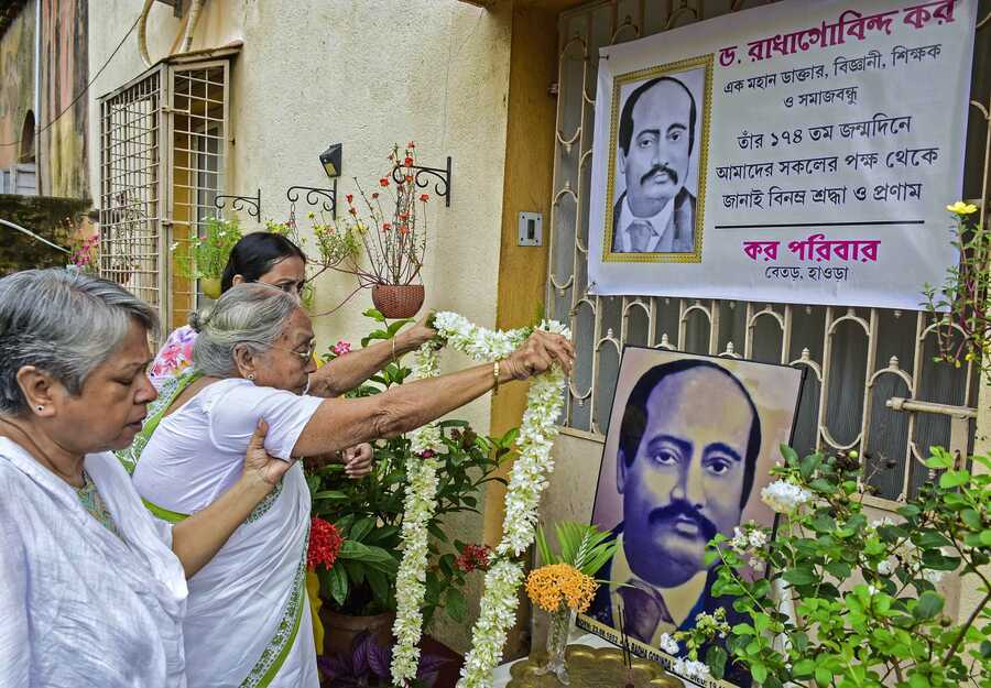 Anjali Kar,  the seniormost member of the Kar family, paid tribute to Dr Radha Gobinda Kar on his birth anniversary at the latter’s birthplace at Batore, Santragachi, Howrah. Dr Kar was the founder of RG Kar Medical College