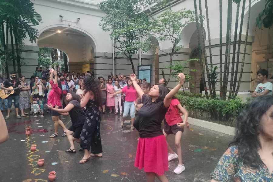 'Amader Chitkar': performance by Priyonath Manna Basti Canteen Art Collective