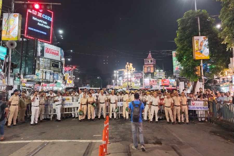 Police barricades at Shyambazar Five Point Crossing