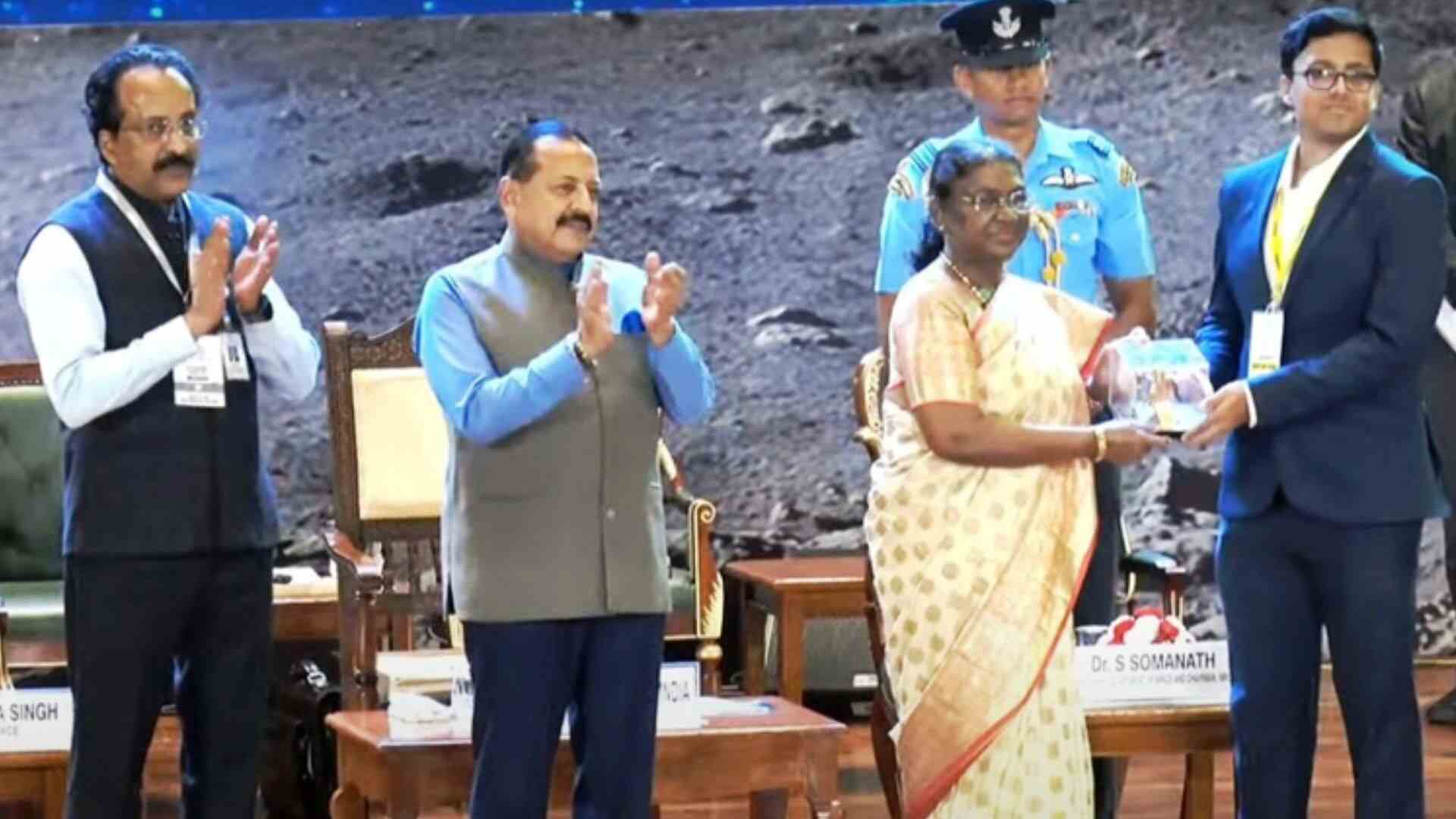 Sambit Mallick receiving the prize from Honourable President of India on National Space Day 2024.