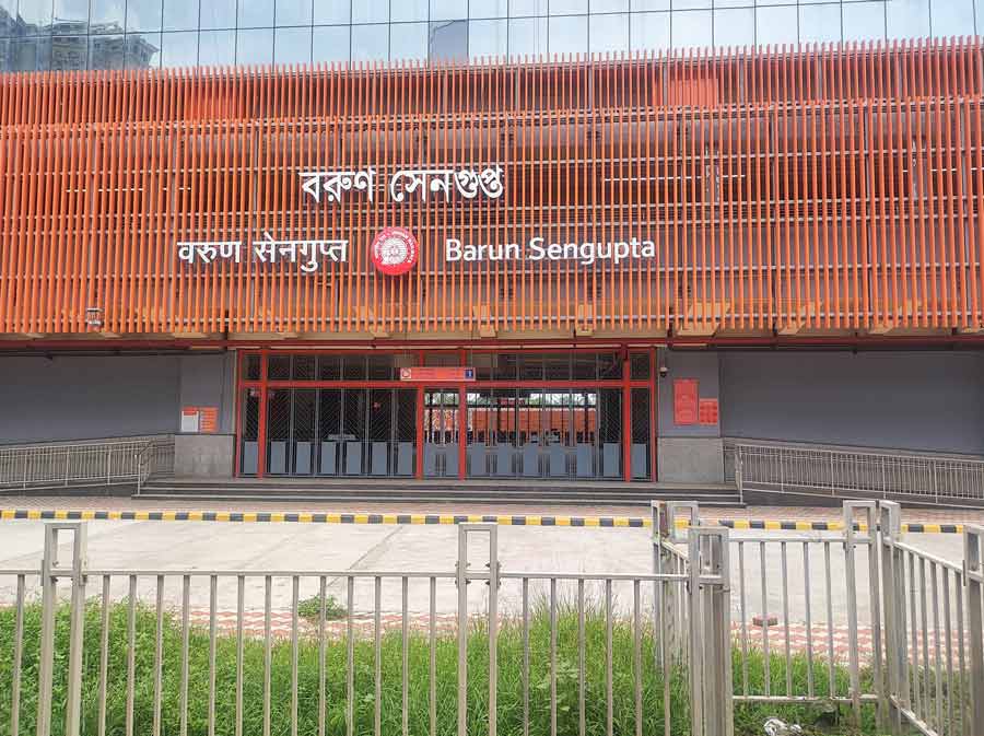 The Barun Sengupta Metro station of the Orange Line (New Garia to Airport) on EM Bypass near Science City is nearing completion