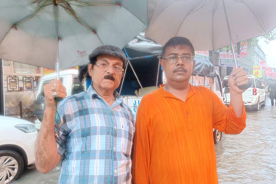 (From left to right) Sital Dey with Arun Shastri 