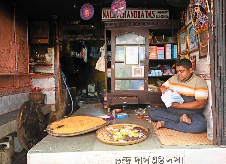 The business gradually expanded. As Johuree Lal Das saved enough over time, the modest setup in Natun Bazar haat evolved into a permanent shop in 1841  