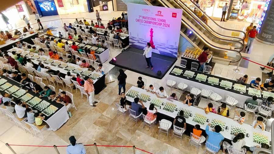For the second year in a row, the Bengal Chess Association teamed up with Acropolis Mall to organise an inter-school chess competition 2024. More than 125 students from 50 schools participated in the competition on Sunday  
