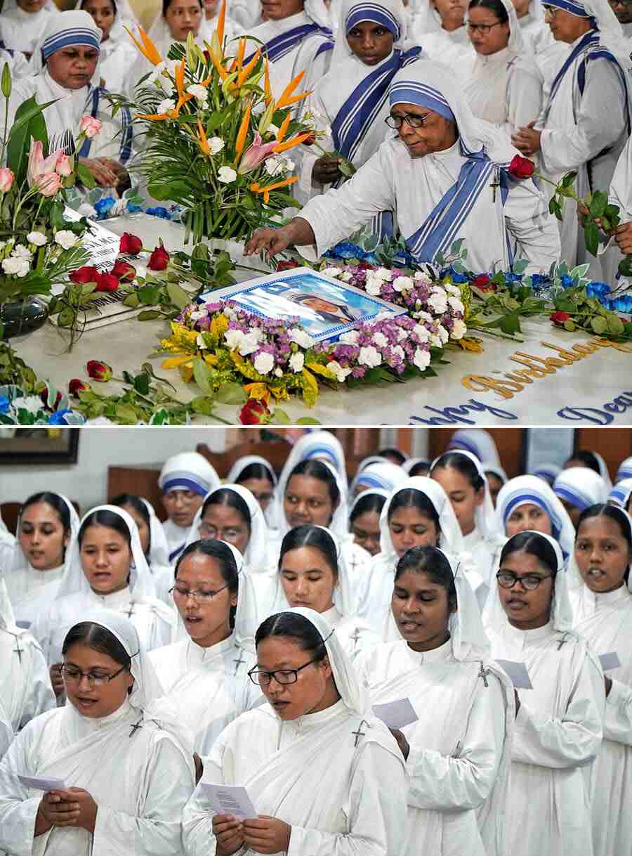 Nuns of the Missionaries of Charity offered flowers on the grave before singing songs in Mother’s remebrance