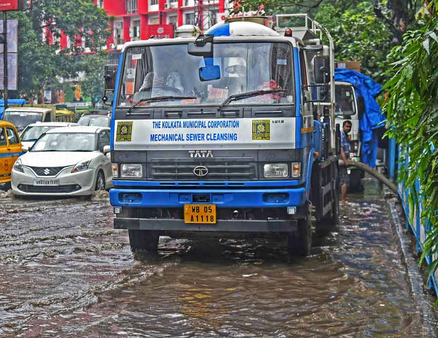 A Kolkata Municipal Corporation mechanical sewer cleaning machine at work near Chittaranjan Avenue. The city has been receiving heavy rainfall for the past couple of days. The recorded rainfall between August 25 and 26 was around 62mm