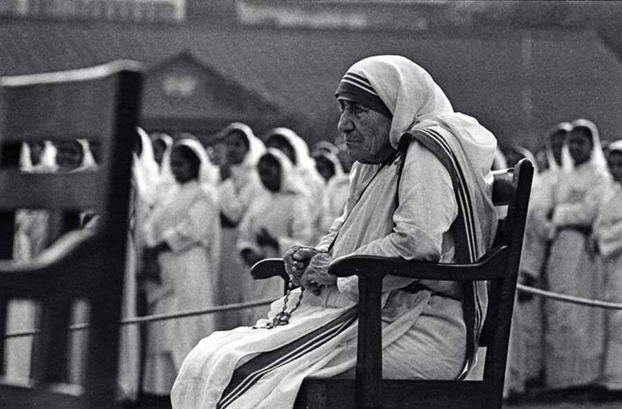 I fondly remember the early days of my career, when I was a freelance photographer with the Bengali daily ‘Bartaman’. I was struggling to make a mark in the newspaper industry and the first break which helped me to get a toehold in the competitive stream of photo journalism was an assignment on Mother Teresa. Featured above is a candid photograph of Mother Teresa during Christmas Day celebrations at St Xavier’s College, Part Street 