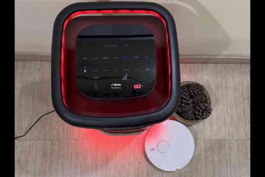 The flat, squarish control panel on the top is the only part of the speaker that's splash resistant. It carries an IP67 rating against dirt and water ingress