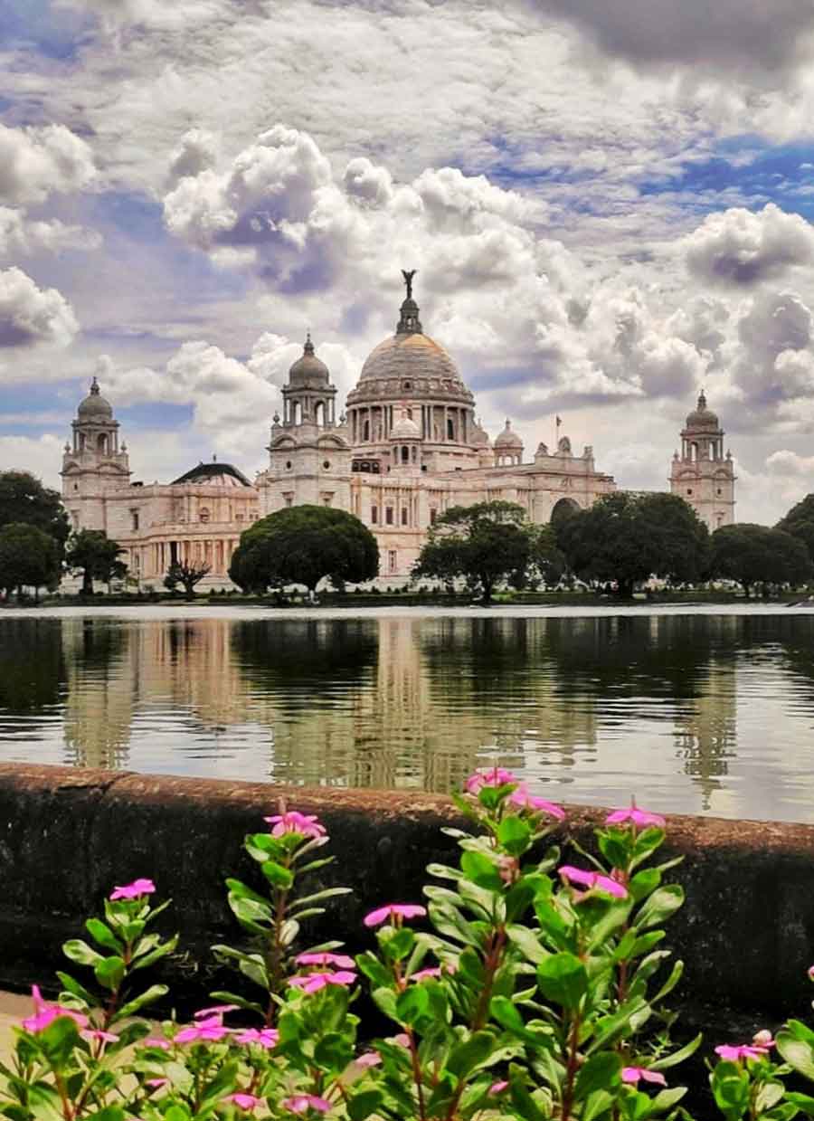After weeklong rain, white fluffy clouds, the Maidan and the Victoria Memorial Hall form the perfect precursor to Durga Puja