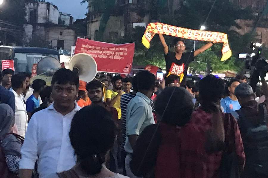 Protesters at SN Banerjee Road-Esplanade crossing, in Calcutta, Thursday, Aug. 29, 2024.