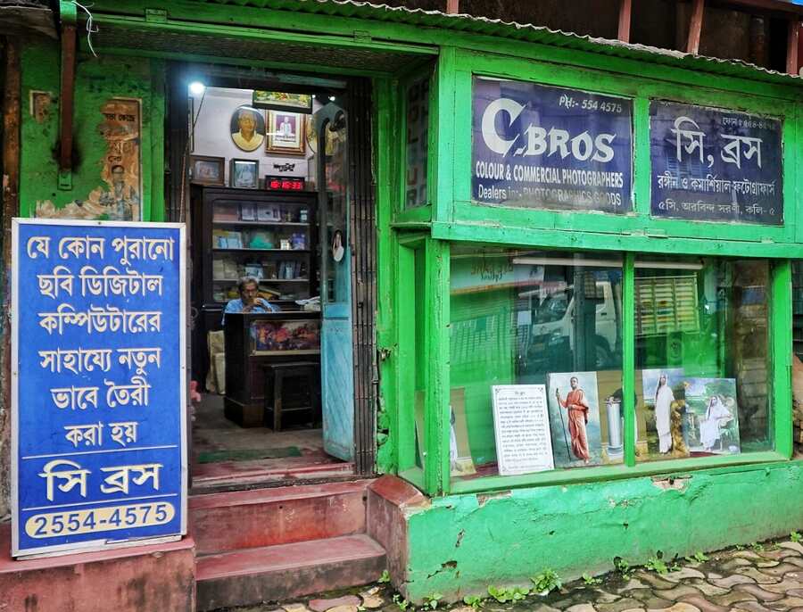C. Bros, a century-old photography studio at Arabinda Sarani in north Kolkata’s Sovabazar, was opened way back in 1912 by Kunjbihari Chatterjee. The shop was then located in Bagbazar. In 1916, it was shifted to the current location 