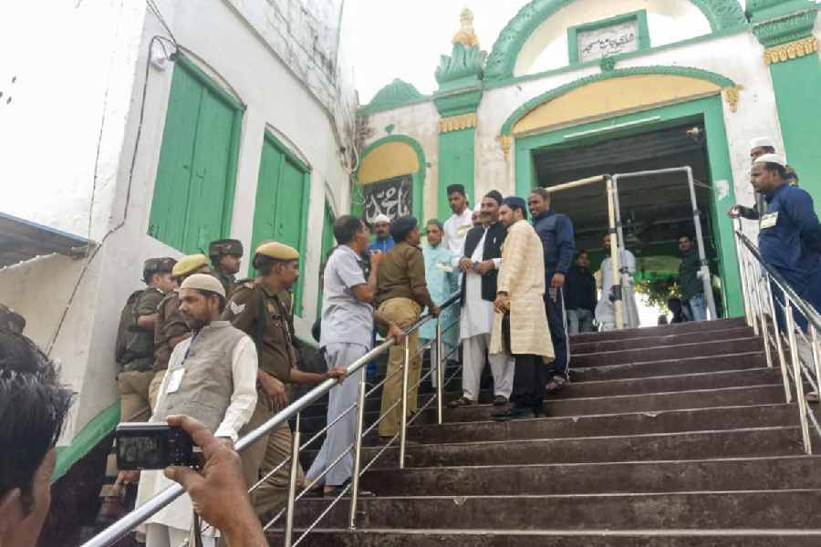 Sambhal mosque | Archaeological Survey of India seeks control, management  of Mughal-era structure - Telegraph India