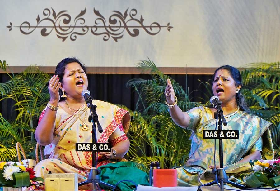 The duet performance of former scholars of the Sangeet Research Academy, Sanjukta Biswas and Sabina Mumtaz Islam, made the evening a memorable one