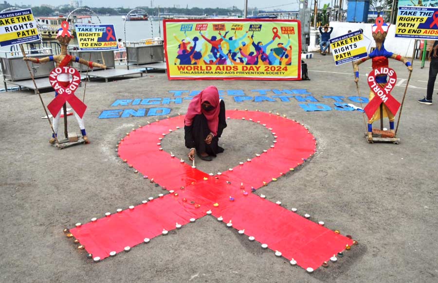 Young students conducted an awareness programme on the occasion of World AIDS Day at Baje Kadamtala Ghat. The campaign was aimed at removing the stigma around HIV/ AIDS   