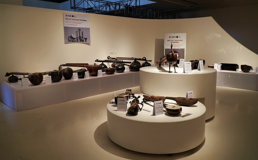 If you love Indian classical music, Kolkata Centre for Creativity (KCC) is the place to be until December 10. The art space has collaborated with Make Calcutta Relevant Again (MCRA) and Techno India Group to set up an exhibition titled ‘The Lost Treasures of Bengal’, offering a peek into the legacy of Indian instrumental music. Musician Somjit Dasgupta has curated almost 100 rare and historically significant instruments from the collection of his tutor, sarod maestro, the Late Radhika Mohan Maitra 