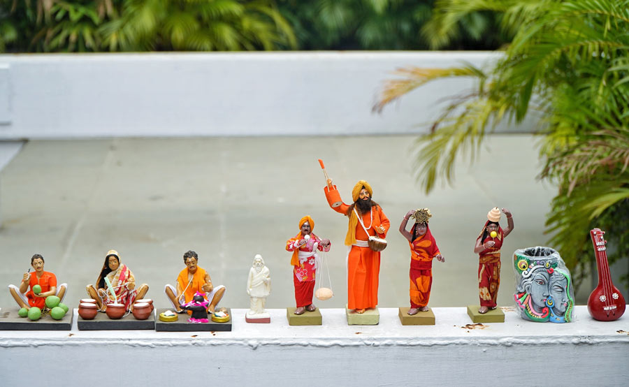 Spectacular views from the sprawling terrace of Kolkata Centre for Creativity (KCC), coupled with some raw clay and colour made for the perfect Saturday morning, as the arts centre hosted a workshop on the traditional art of miniature doll-making titled ‘Wonder World’, on November 30. The event, which was a part of KCC’s ongoing AMI Arts Festival 2024, brought in artist Satyajit Pal from Ghurni, Krishnanagar, to ensure that the craft was taught in all its authenticity 