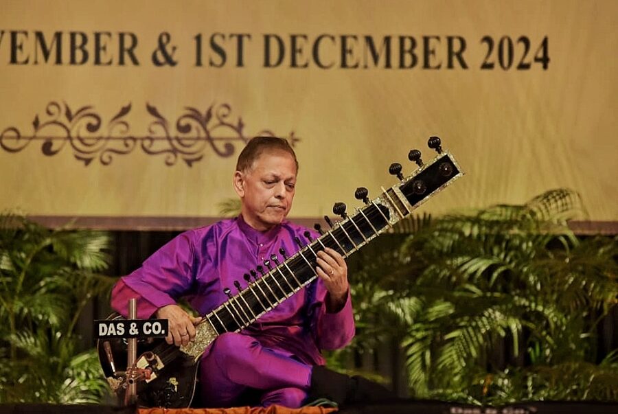 Curtains came down on the three-day ITC Sangeet Sammelan, 2024, with an intense performance by Pandit Budhaditya Mukherjee. He was accompanied by Soumen Nandy on the tabla
