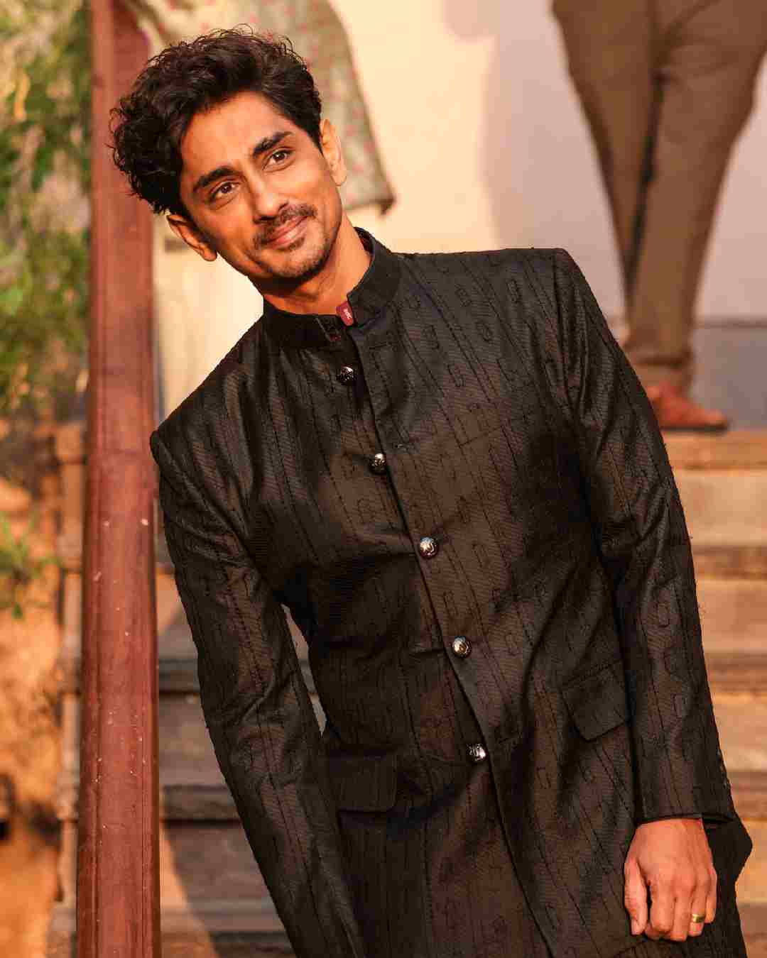 Siddharth looked dapper in a black sherwani on the day of his mehendi.