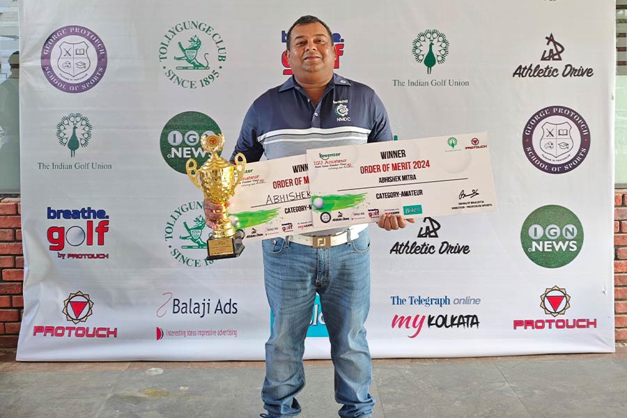 Abhishek Mitra with the trophy