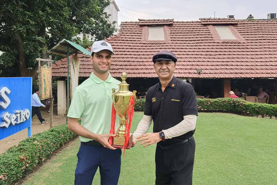 Samridh Sen collects his prize from JL Roy