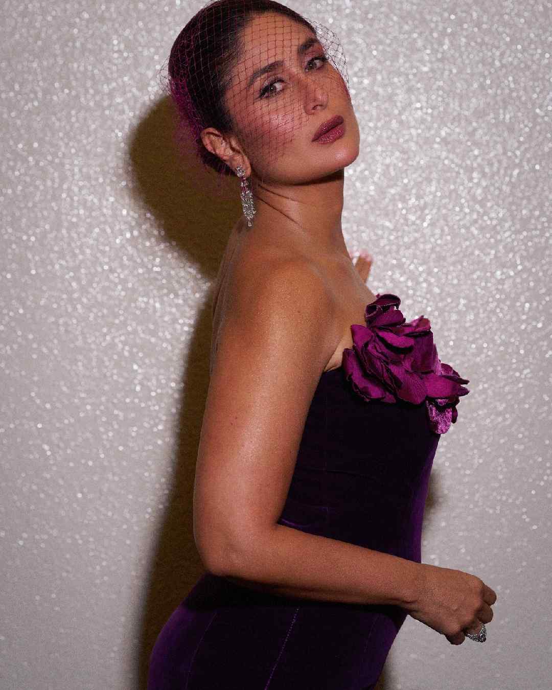 The Buckingham Murder actress ditched heavy accessories, opting only for stone-studded danglers to balance her ensemble.  