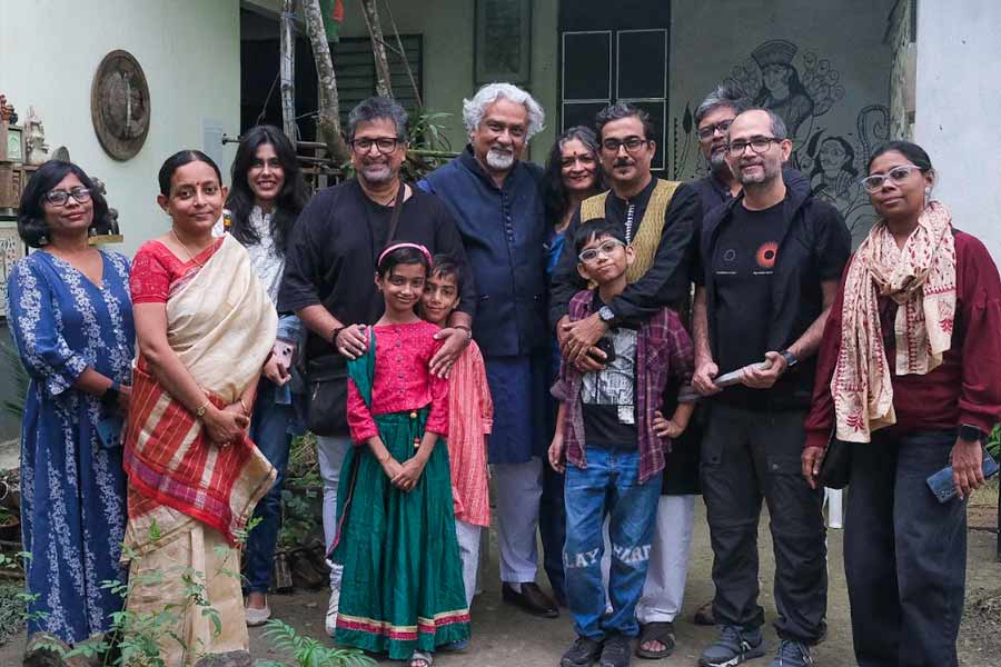 The inauguration that took place on December 1 was attended by reputable names from the fields of music, art and literature such as singer Manoj Murali Nair, sculptor Susmita Basu, and academic and author Kunal Basu. The curatorial note of the exhibition has been drafted by Bhattacharya’s better half and co-creative force behind running the studio, Arpita Bhattacharya