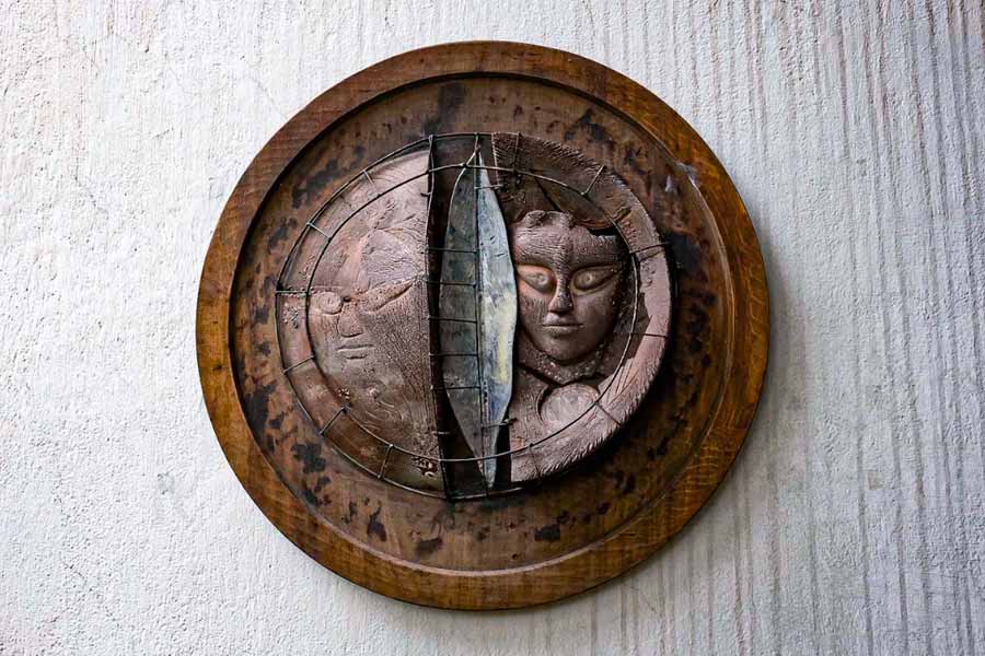 Bhattacharya’s collaboration with the three artisans dates back to the artist’s participation in the Kalighat restoration project. The artist carry forwarded the association and curated the exhibition, amalgamating the traditional art forms of the artisans with his experience