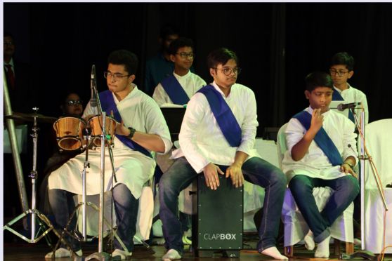 The evening unfolded with a soulful invocation and an enthralling orchestra performance by the school’s budding musicians. 