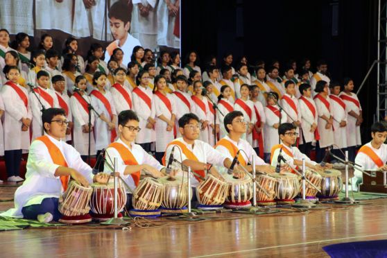 The synchronised rhythms, particularly the mesmerising tabla recital, captivated the audience, setting a high bar for the evening’s performances.