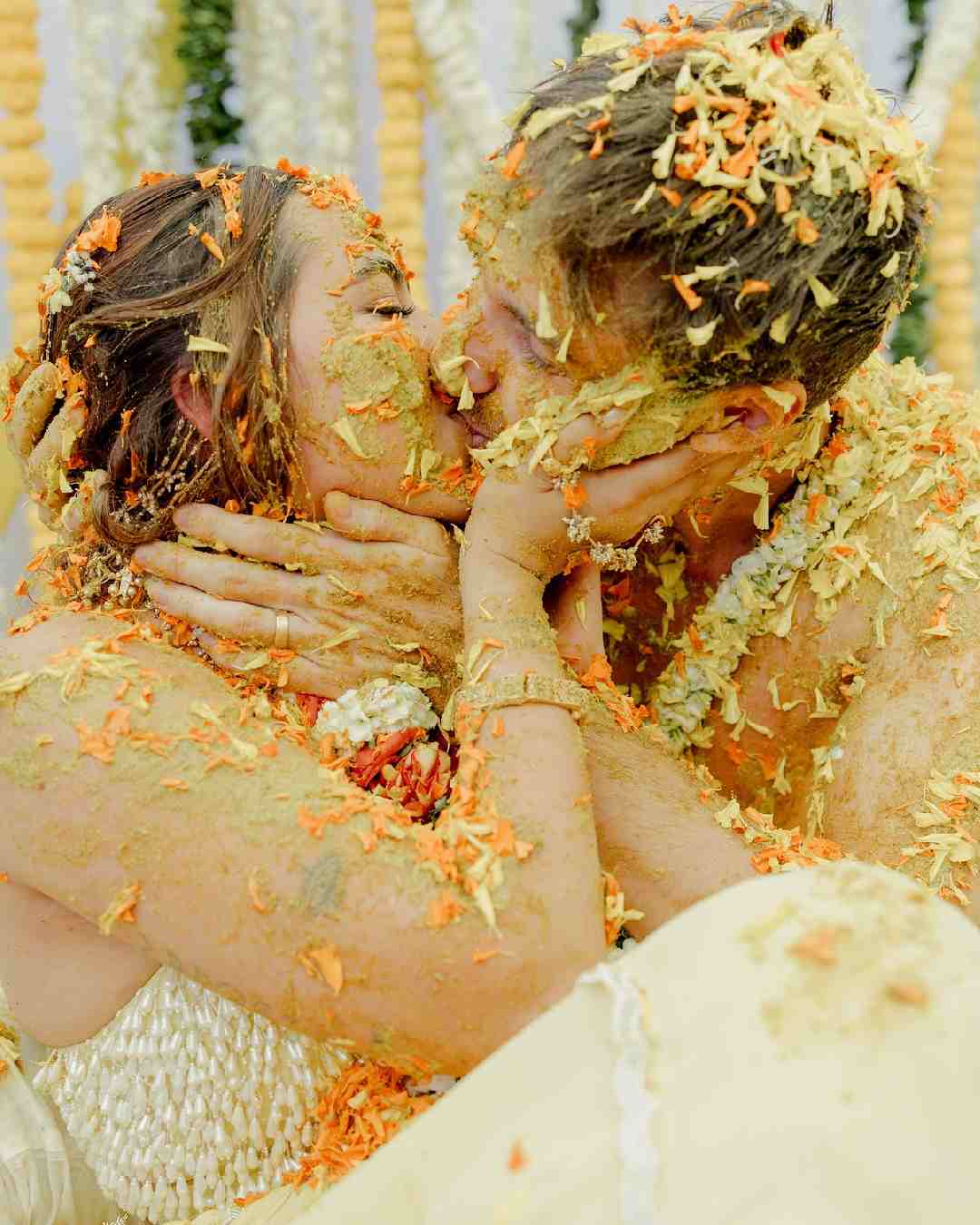 Aaliyah and Shane locked lips during the ceremony. 