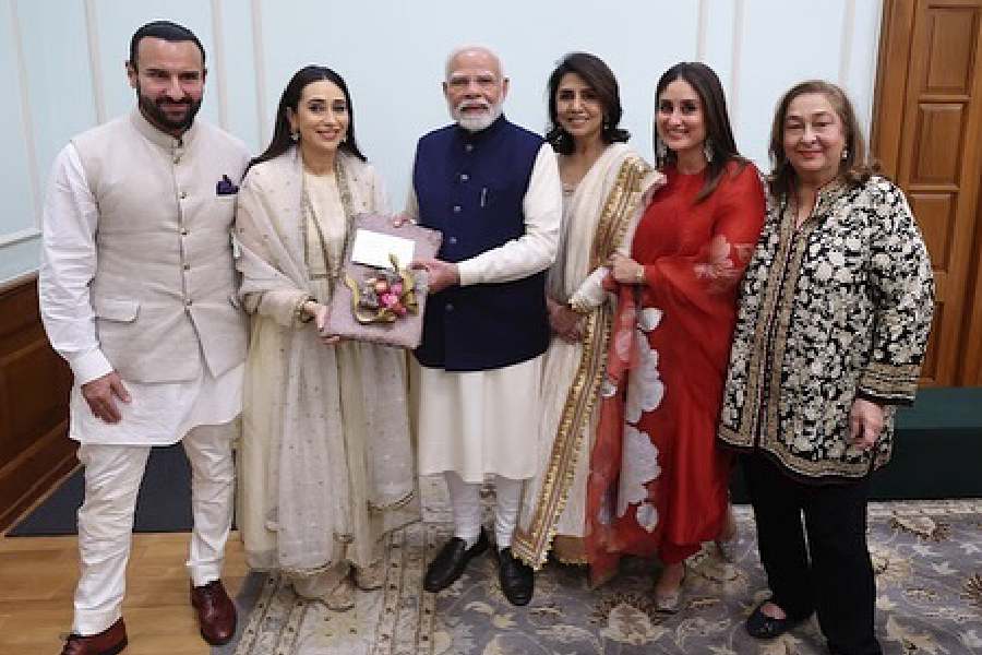 While Kareena opted for a red suit, Saif paired a white kurta with white trousers and a grey waistcoat. Karisma and Neetu Kapoor were dressed in beige ensembles.