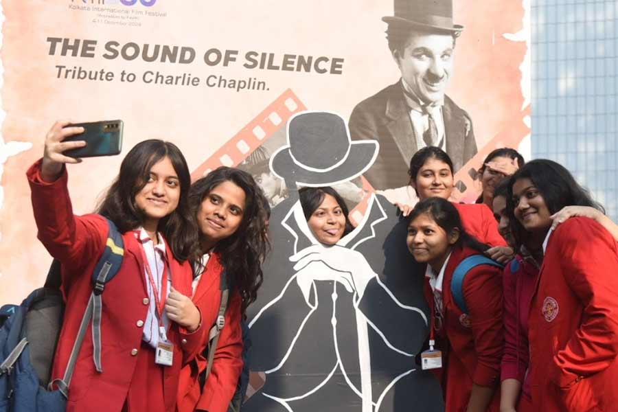  Gokhale Memorial Girls School visited Nandan for KIFF