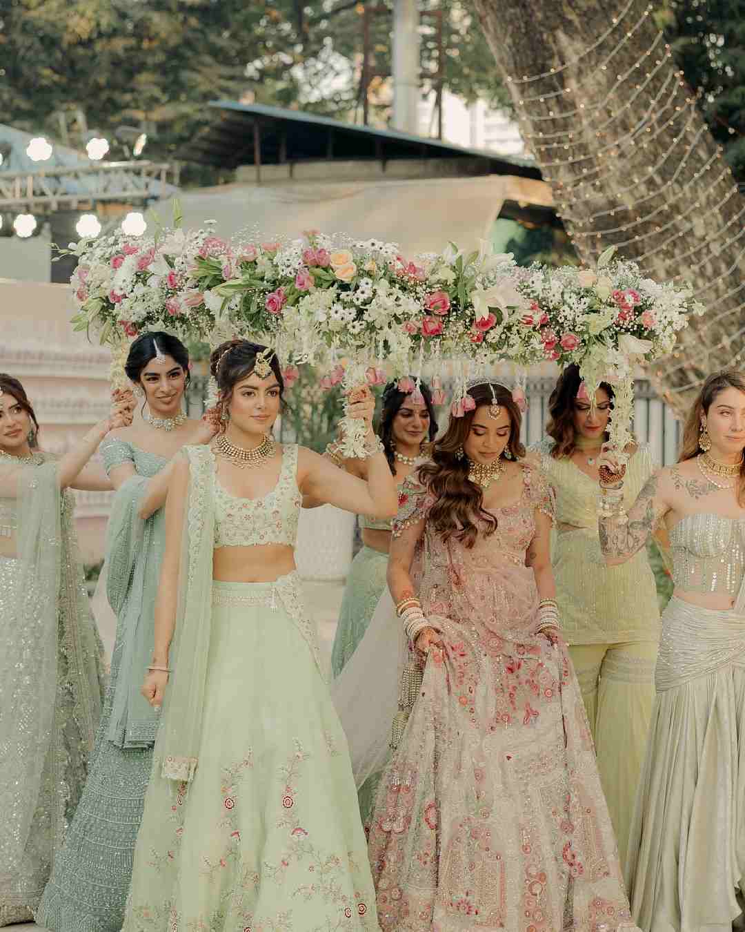 Aaliyah’s friends held a floral canopy as she walked underneath it towards the mandap. Actress Khushi Kapoor was also present among Aaliyah’s friends.