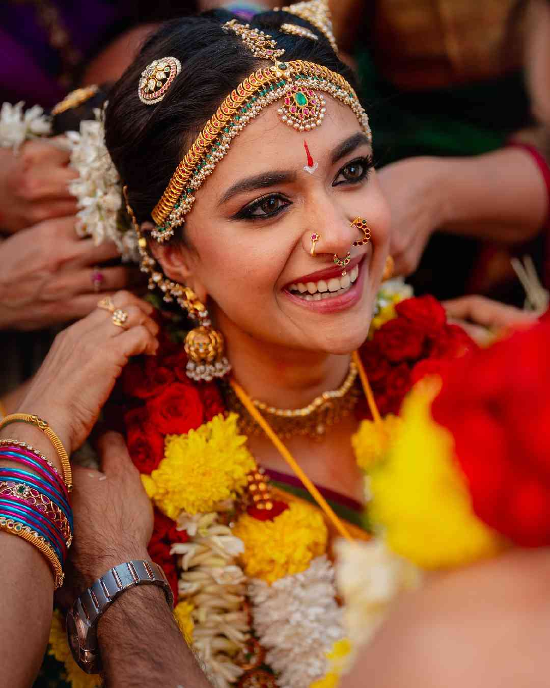 A photo captures Antony fastening the mangalsutra around Keerthy’s neck.