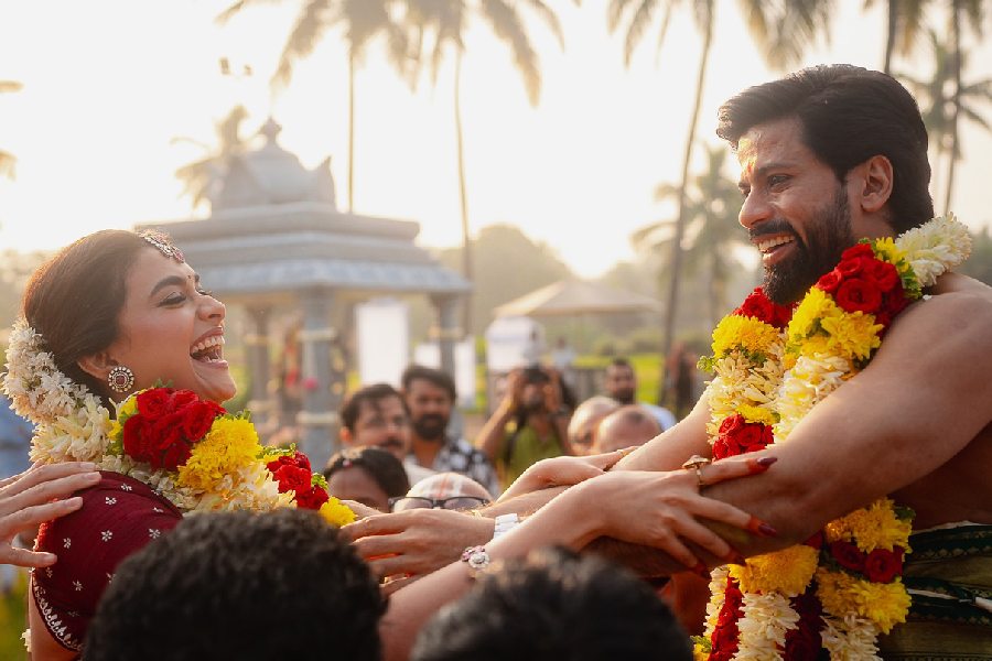 Keerthy and Antony held each other’s hands during one of the rituals. The Raghuthatha actress adorned her hair with a bridal wreath of white flowers.  