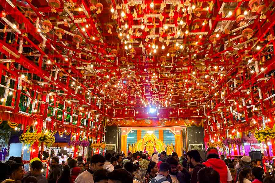 This year, the fair began on December 7 and will continue till December 17. All stalls start opening up from late afternoon